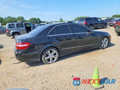 Trzecie zdjęcie samochodu z tyłu: 2013 MERCEDES-BENZ E 350 4MATIC VIN:WDDHF8JB6DA747494 - miniatura