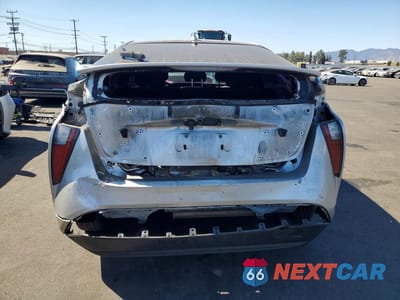 Zdjęcie 6 z 12 samochodu: 2017 TOYOTA PRIUS THREE VIN:JTDKARFU2H3531909 - miniatura