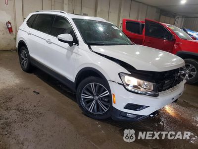 Czwarte zdjęcie samochodu z boku: 2018 VOLKSWAGEN TIGUAN SE VIN:3VV2B7AX5JM029002 - miniatura