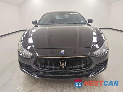 Piąte zdjęcie samochodu w środku: 2018 MASERATI GHIBLI S VIN:ZAM57YSA1J1300420 - miniatura