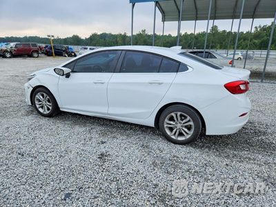 Drugie zdjęcie samochodu z przodu: 2019 CHEVROLET CRUZE LT VIN:1G1BE5SM4K7139896 - miniatura