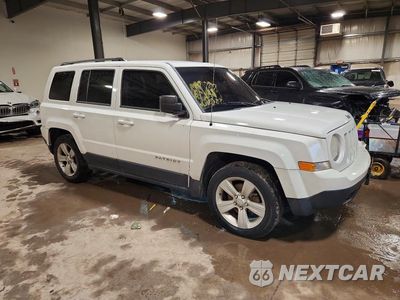 Czwarte zdjęcie samochodu z boku: 2013 JEEP PATRIOT LATITUDE VIN:1C4NJPFAXDD238870 - miniatura