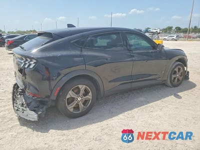 Trzecie zdjęcie samochodu z tyłu: 2022 FORD MUSTANG MACH-E SELECT VIN:3FMTK1RM8NMA11766 - miniatura