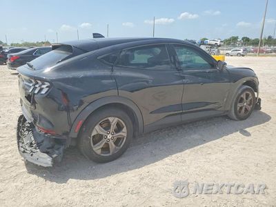 Trzecie zdjęcie samochodu z tyłu: 2022 FORD MUSTANG MACH-E SELECT VIN:3FMTK1RM8NMA11766 - miniatura