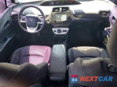 Zdjęcie 8 z 12 samochodu: 2017 TOYOTA PRIUS THREE VIN:JTDKARFU2H3531909 - miniatura