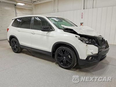 Czwarte zdjęcie samochodu z boku: 2021 HONDA PASSPORT SPORT VIN:5FNYF7H26MB004626 - miniatura