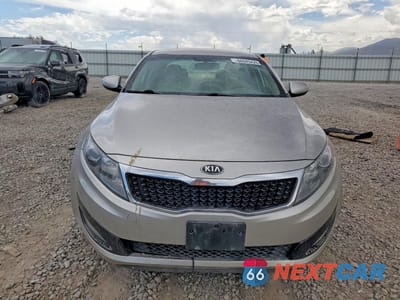 Piąte zdjęcie samochodu w środku: 2013 KIA OPTIMA LX VIN:KNAGM4A78D5440138 - miniatura