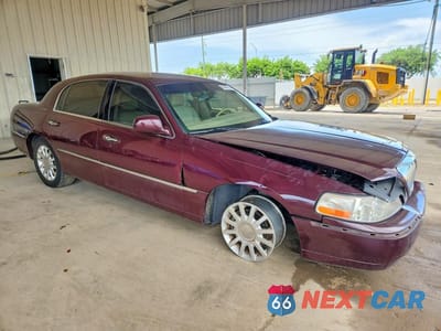 Czwarte zdjęcie samochodu z boku: 2006 LINCOLN TOWN CAR SIGNATURE VIN:1LNHM81V36Y649216 - miniatura