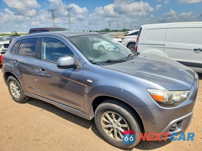 Czwarte zdjęcie samochodu z boku: 2012 MITSUBISHI OUTLANDER SPORT ES VIN:JA4AP3AU8CZ011115 - miniatura