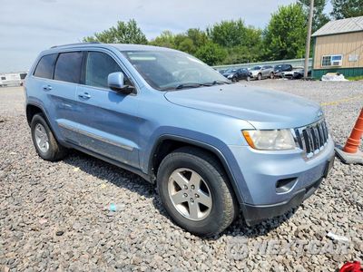 Czwarte zdjęcie samochodu z boku: 2012 JEEP GRAND CHEROKEE LAREDO VIN:1C4RJFAG5CC294002 - miniatura