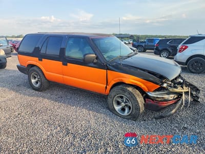 Czwarte zdjęcie samochodu z boku: 2001 CHEVROLET BLAZER VIN:1GNDT13W61K209397 - miniatura