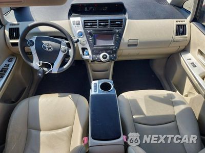 Zdjęcie 8 z 12 samochodu: 2012 TOYOTA PRIUS V THREE VIN:JTDZN3EU3C3028772 - miniatura