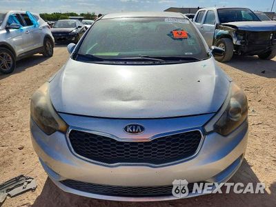 Piąte zdjęcie samochodu w środku: 2014 KIA FORTE LX VIN:KNAFK4A6XE5191156 - miniatura