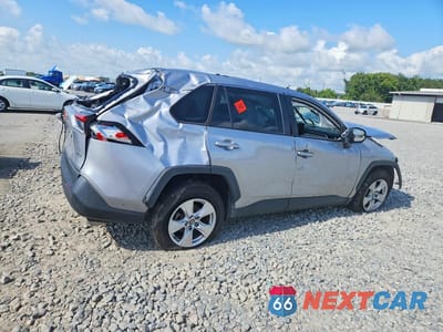 Trzecie zdjęcie samochodu z tyłu: 2021 TOYOTA RAV4 XLE VIN:2T3W1RFV2MC164366 - miniatura