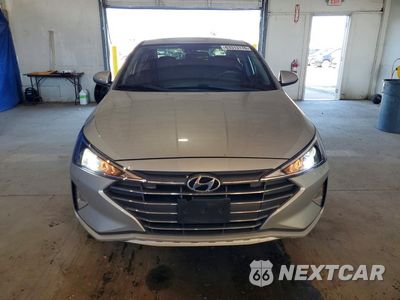 Piąte zdjęcie samochodu w środku: 2019 HYUNDAI ELANTRA VALUE EDITION VIN:5NPD84LF5KH467258 - miniatura