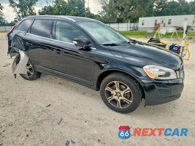 Czwarte zdjęcie samochodu z boku: 2011 VOLVO XC60 T6 VIN:YV4902DZ2B2202645 - miniatura