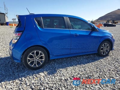 Trzecie zdjęcie samochodu z tyłu: 2018 CHEVROLET SONIC LT VIN:1G1JD6SH5J4102864 - miniatura
