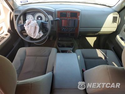 Zdjęcie 8 z 13 samochodu: 2005 DODGE DAKOTA QUAD SLT VIN:1D7HE48K15S244940 - miniatura
