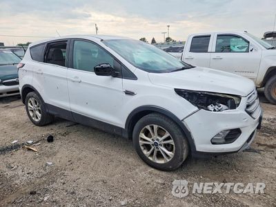 Czwarte zdjęcie samochodu z boku: 2017 FORD ESCAPE SE VIN:1FMCU9GD8HUD95530 - miniatura