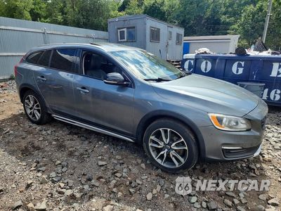 Czwarte zdjęcie samochodu z boku: 2018 VOLVO V60 CROSS COUNTRY PREMIER VIN:YV440MWK1J2055335 - miniatura