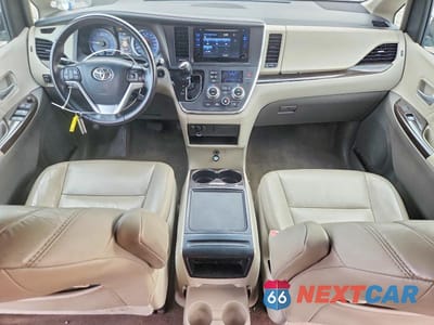 Zdjęcie 8 z 12 samochodu: 2017 TOYOTA SIENNA XLE 8-PASSENGER VIN:5TDYZ3DC3HS775321 - miniatura