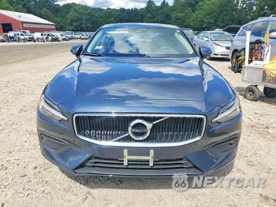 Piąte zdjęcie samochodu w środku: 2021 VOLVO S60 T6 MOMENTUM VIN:7JRA22TK2MG092413 - miniatura