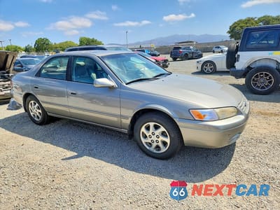 Czwarte zdjęcie samochodu z boku: 1999 TOYOTA CAMRY XLE V6 VIN:JT2BF28K4X0200360 - miniatura