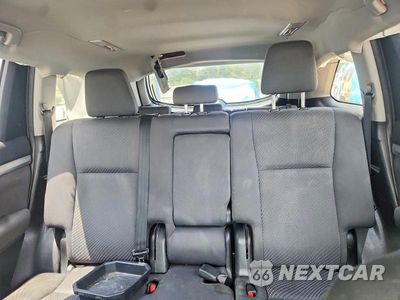 Zdjęcie 10 z 13 samochodu: 2019 TOYOTA HIGHLANDER LE VIN:5TDZARFH6KS059530 - miniatura