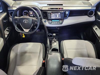 Zdjęcie 8 z 14 samochodu: 2018 TOYOTA RAV4 XLE VIN:2T3WFREV3JW508333 - miniatura