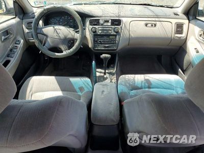 Zdjęcie 8 z 13 samochodu: 2000 HONDA ACCORD LX VIN:1HGCG1649YA094024 - miniatura