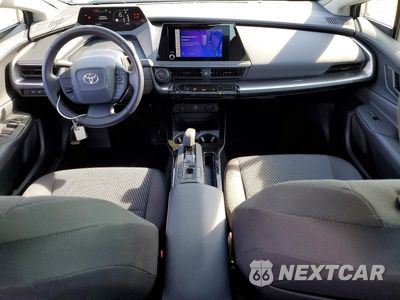 Zdjęcie 8 z 12 samochodu: 2024 TOYOTA PRIUS LE VIN:JTDACAAUXR3017449 - miniatura