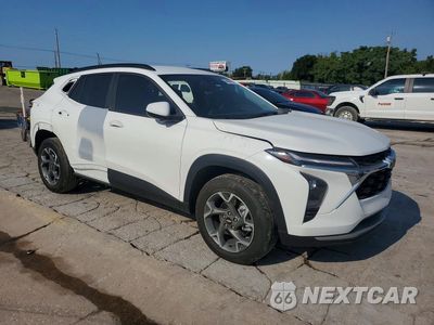 Czwarte zdjęcie samochodu z boku: 2026 CHEVROLET TRAX 1LT VIN:KL77LHEP0TC026821 - miniatura