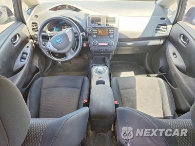 Zdjęcie 8 z 12 samochodu: 2014 NISSAN LEAF S VIN:1N4AZ0CP0EC331031 - miniatura
