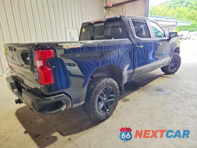 Trzecie zdjęcie samochodu z tyłu: 2021 CHEVROLET SILVERADO K1500 LT TRAIL BOSS VIN:3GCPYFELXMG302703 - miniatura