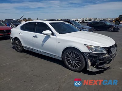 Czwarte zdjęcie samochodu z boku: 2013 LEXUS LS 460 VIN:JTHBL5EF4D5121129 - miniatura