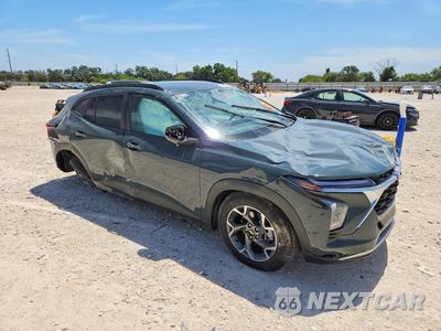 Czwarte zdjęcie samochodu z boku: 2026 CHEVROLET TRAX 1LT VIN:KL77LHEP2TC035522 - miniatura