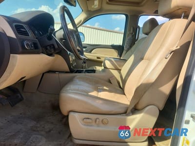 Zdjęcie 7 z 13 samochodu: 2007 GMC YUKON XL DENALI VIN:1GKFK66847J232002 - miniatura