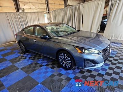 Czwarte zdjęcie samochodu z boku: 2025 NISSAN ALTIMA SV VIN:1N4BL4DV3SN432915 - miniatura