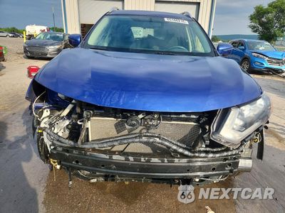 Piąte zdjęcie samochodu w środku: 2017 NISSAN ROGUE SV VIN:KNMAT2MV3HP568565 - miniatura