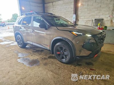 Czwarte zdjęcie samochodu z boku: 2025 NISSAN ROGUE ROCK CREEK VIN:5N1BT3BB8SC795604 - miniatura
