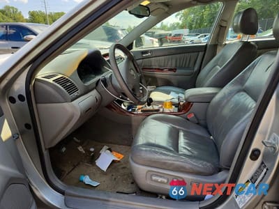 Zdjęcie 7 z 12 samochodu: 2004 TOYOTA CAMRY XLE VIN:4T1BE32K84U886749 - miniatura