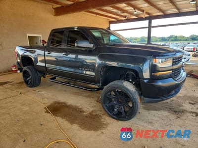 Czwarte zdjęcie samochodu z boku: 2019 CHEVROLET SILVERADO LD C1500 LT VIN:2GCRCPEC6K1122461 - miniatura