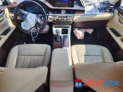 Zdjęcie 8 z 13 samochodu: 2018 LEXUS ES 350 VIN:58ABK1GG5JU103229 - miniatura