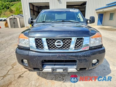 Piąte zdjęcie samochodu w środku: 2014 NISSAN TITAN SV VIN:1N6AA0EC0EN501188 - miniatura