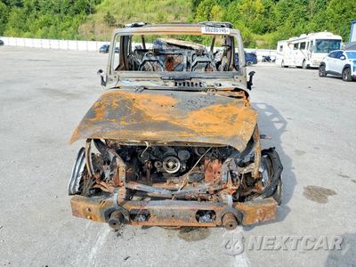 Piąte zdjęcie samochodu w środku: 2012 JEEP WRANGLER UNLIMITED SAHARA VIN:1C4BJWEG7CL124848 - miniatura