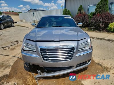 Piąte zdjęcie samochodu w środku: 2014 CHRYSLER 300C VIN:2C3CCAEG2EH214088 - miniatura