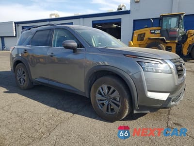 Czwarte zdjęcie samochodu z boku: 2022 NISSAN PATHFINDER SV VIN:5N1DR3BC7NC268447 - miniatura