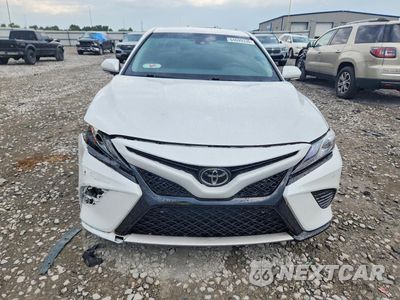 Piąte zdjęcie samochodu w środku: 2018 TOYOTA CAMRY XSE VIN:4T1B61HK9JU155395 - miniatura