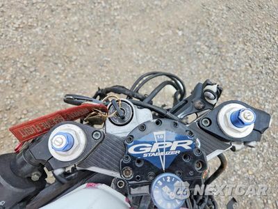 Zdjęcie 7 z 9 samochodu: 2004 YAMAHA YZFR6 L VIN:JYARJ06EX4A013549 - miniatura