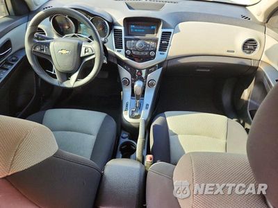Zdjęcie 8 z 12 samochodu: 2013 CHEVROLET CRUZE LS VIN:1G1PA5SH3D7155546 - miniatura